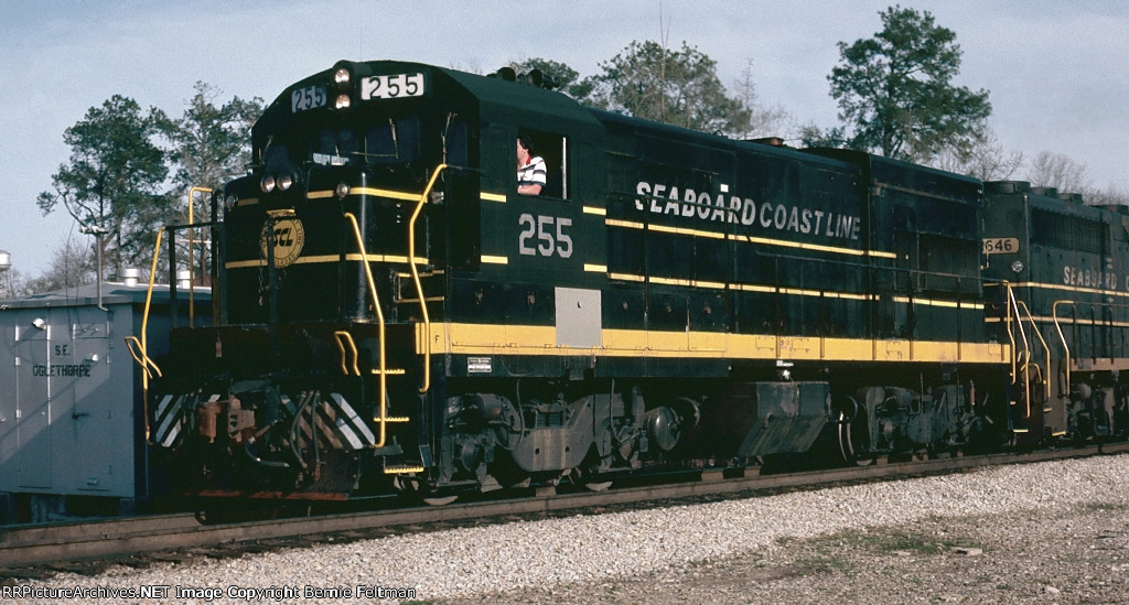 Seaboard Coast Line U18B #255, with the small fuel tank for branch line service, leading SCL train #330 thru the Southern Railway (Central of Georgia) interlocking 